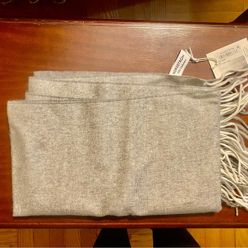 NWT Nordstrom Soft Gray Cashmere Scarf
